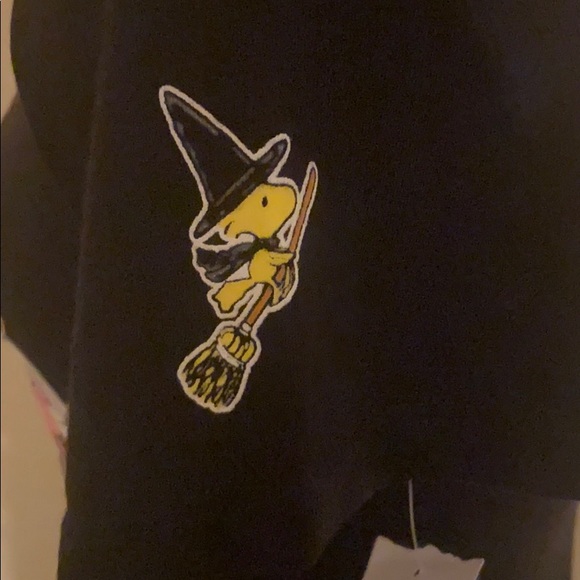 Peanuts Spooky T shirt SZ XS NWT - Picture 3 of 4